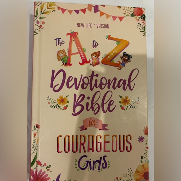 The A to Z Devotional Bible for Courageous girls - Picture 1 of 4